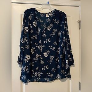TERRA & SKY Womans Blouse Winter White Flowers on Blue Cove **JUST REDUCED!**